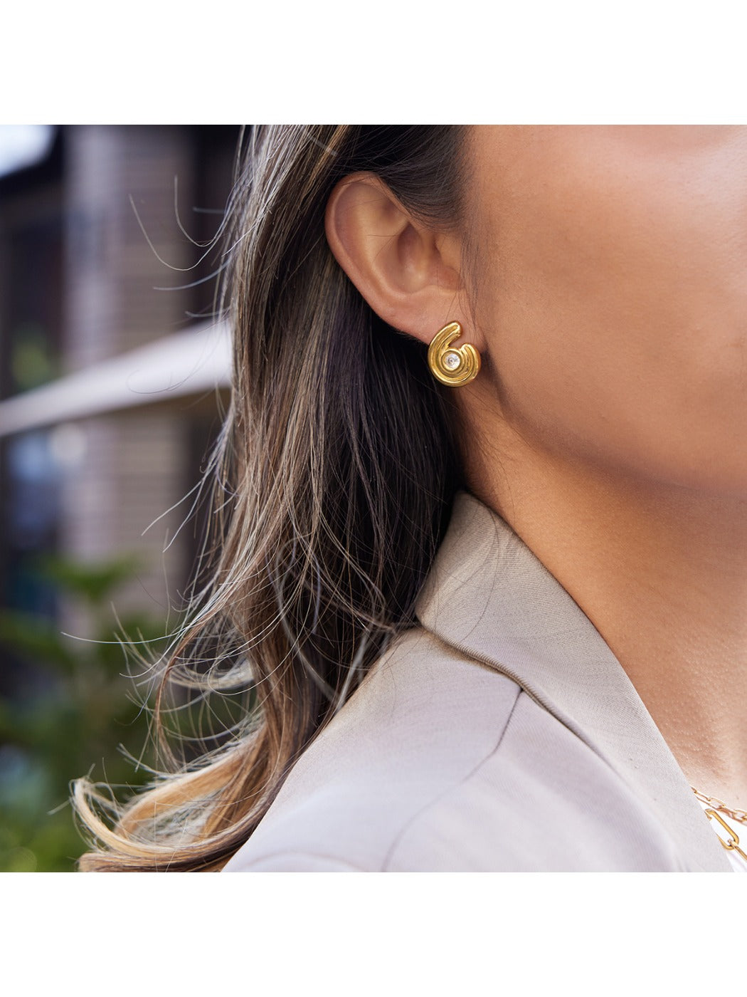 Earedge - Chic Twisted C-Hoop Earrings