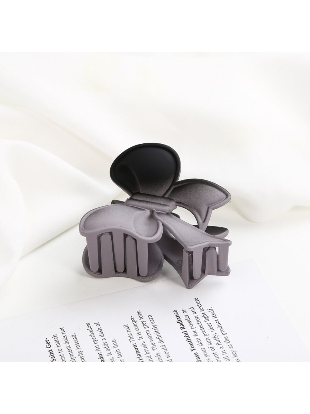 Beau - Plastic Gradient Bow Claw Clip