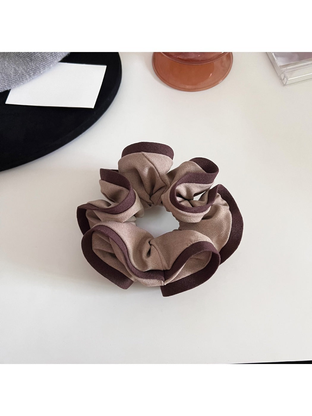 Gifty - Elegant Two-Tone Color-Block Scrunchie