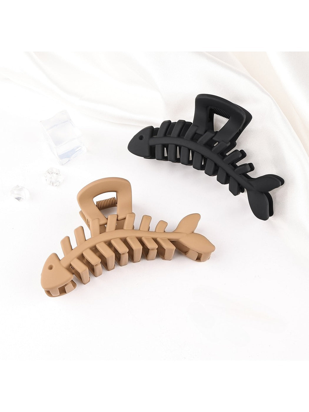 Beau - Animal Motif Plastic Fish Bone Claw Clip