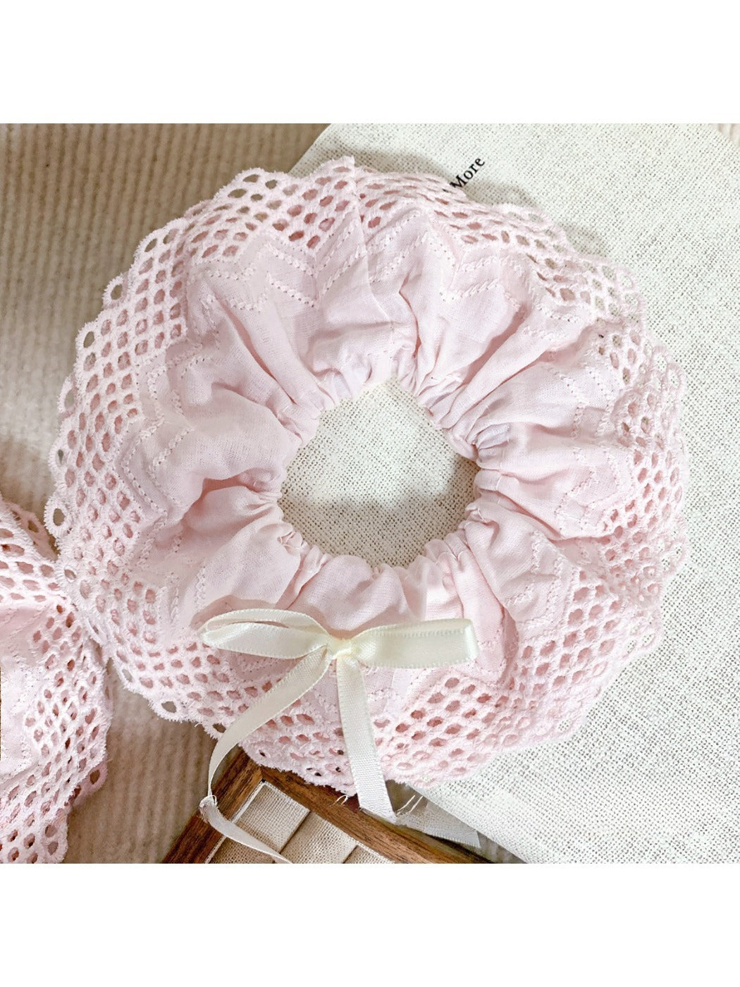 Gifty - Sweet Lace Scrunchie Hair Ties