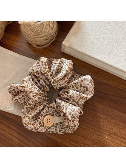 Gifty - Elegant Vintage Ditsy Floral Scrunchie