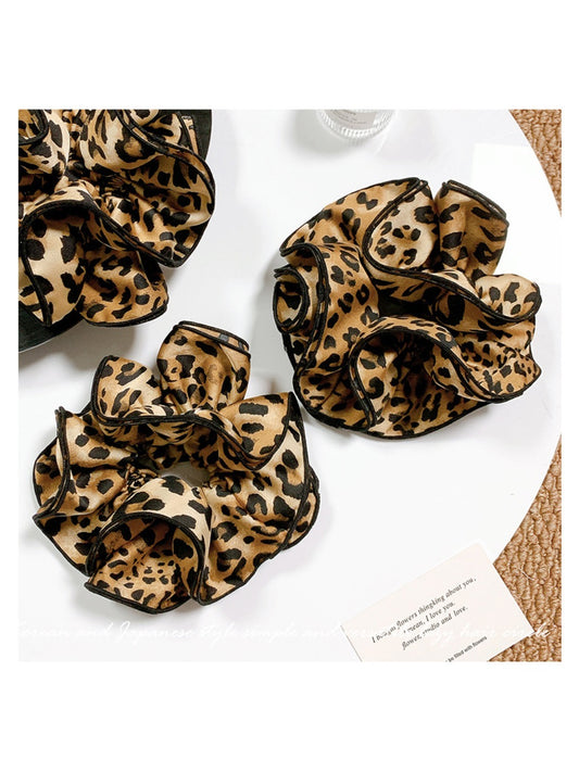 Gifty - Stylish Leopard Print Hair Scrunchie