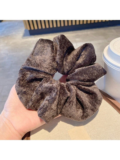 Gifty - Solid Color Velvet Scrunchie