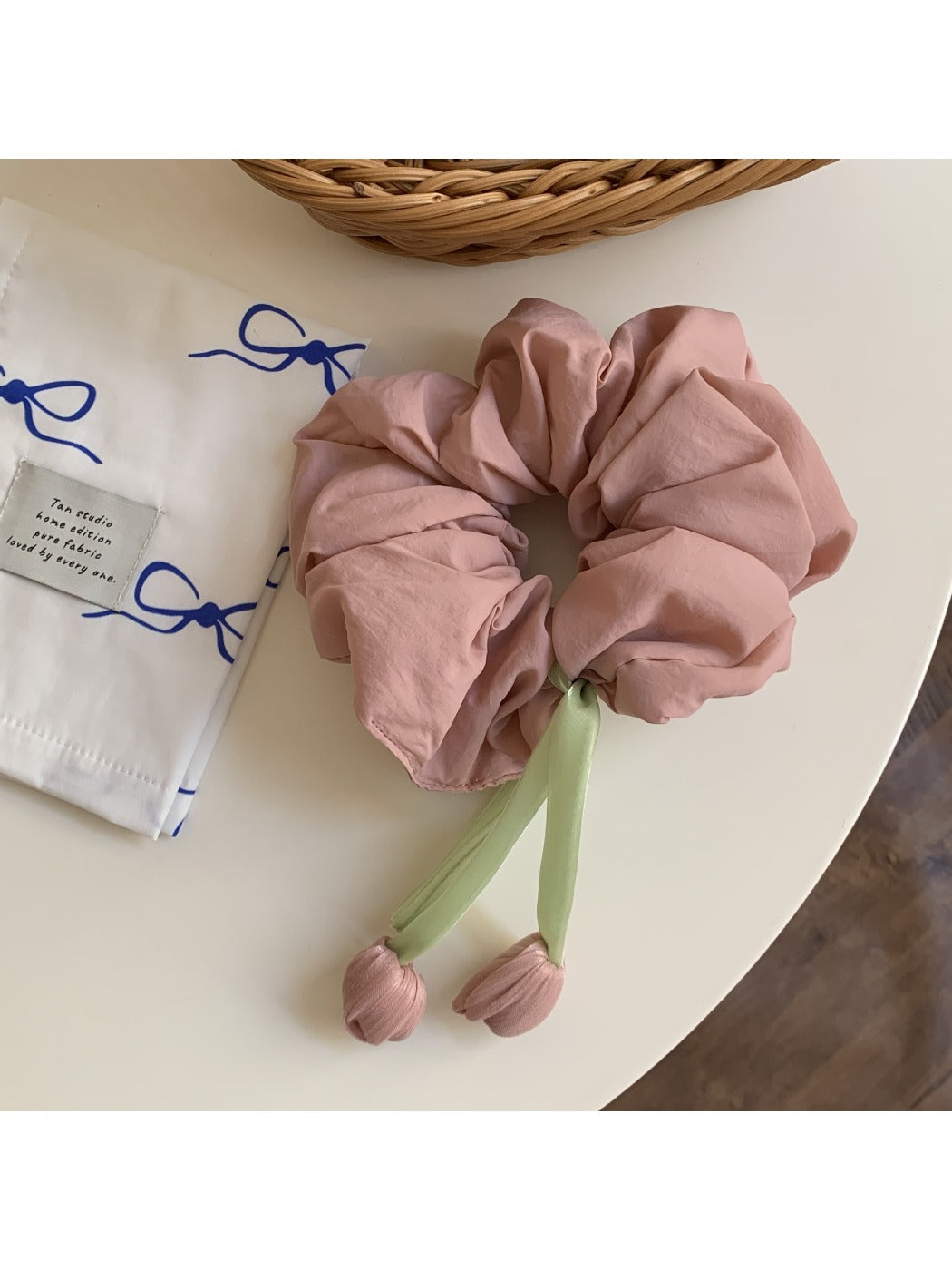 Gifty - Elegant Tulip-Shaped Scrunchie