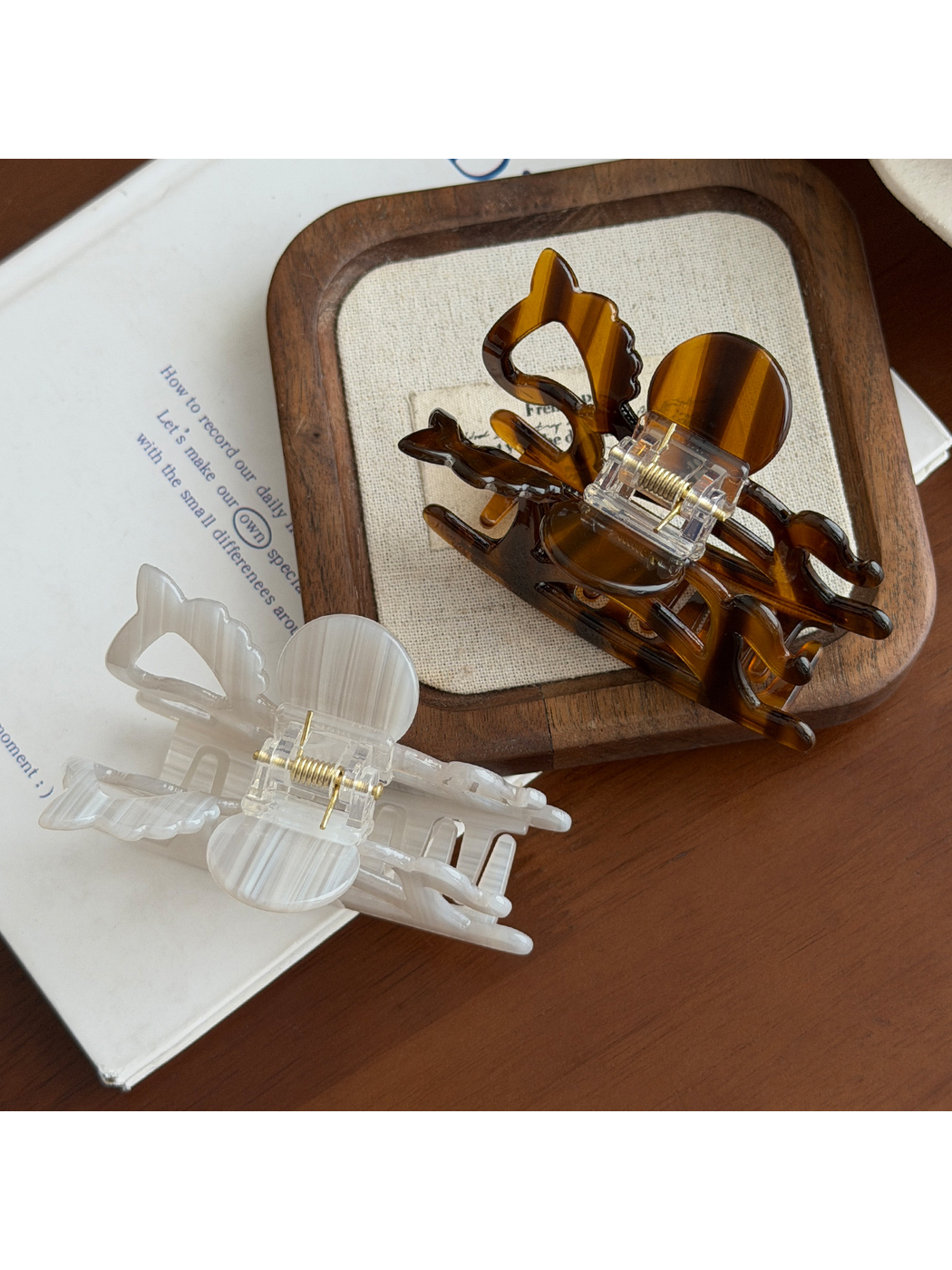 Beau - Vintage Horse Silhouette Acetate Claw Clip