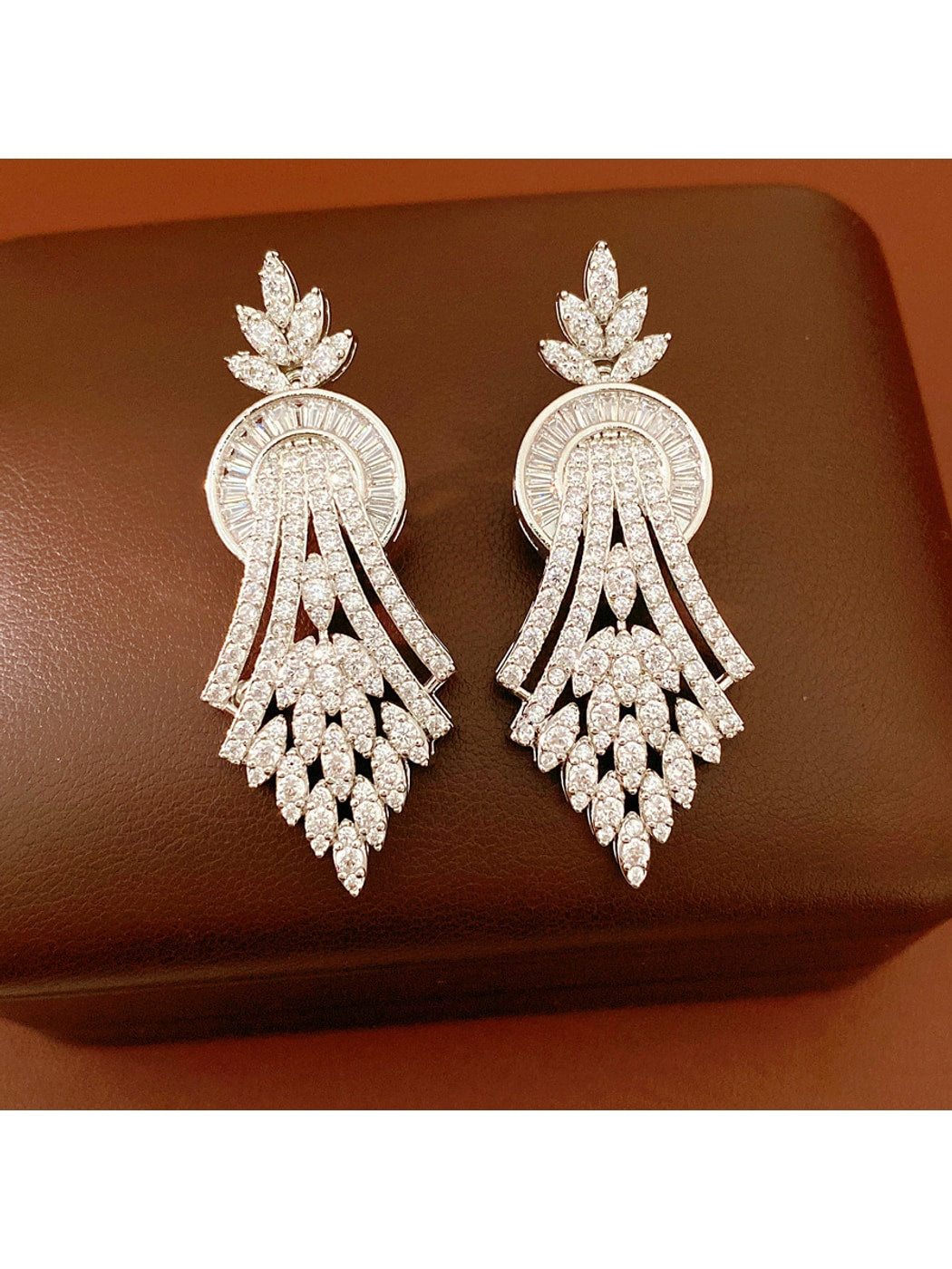 Earedge - Alloy Synthetic Zircon Geometric Leaf Earrings