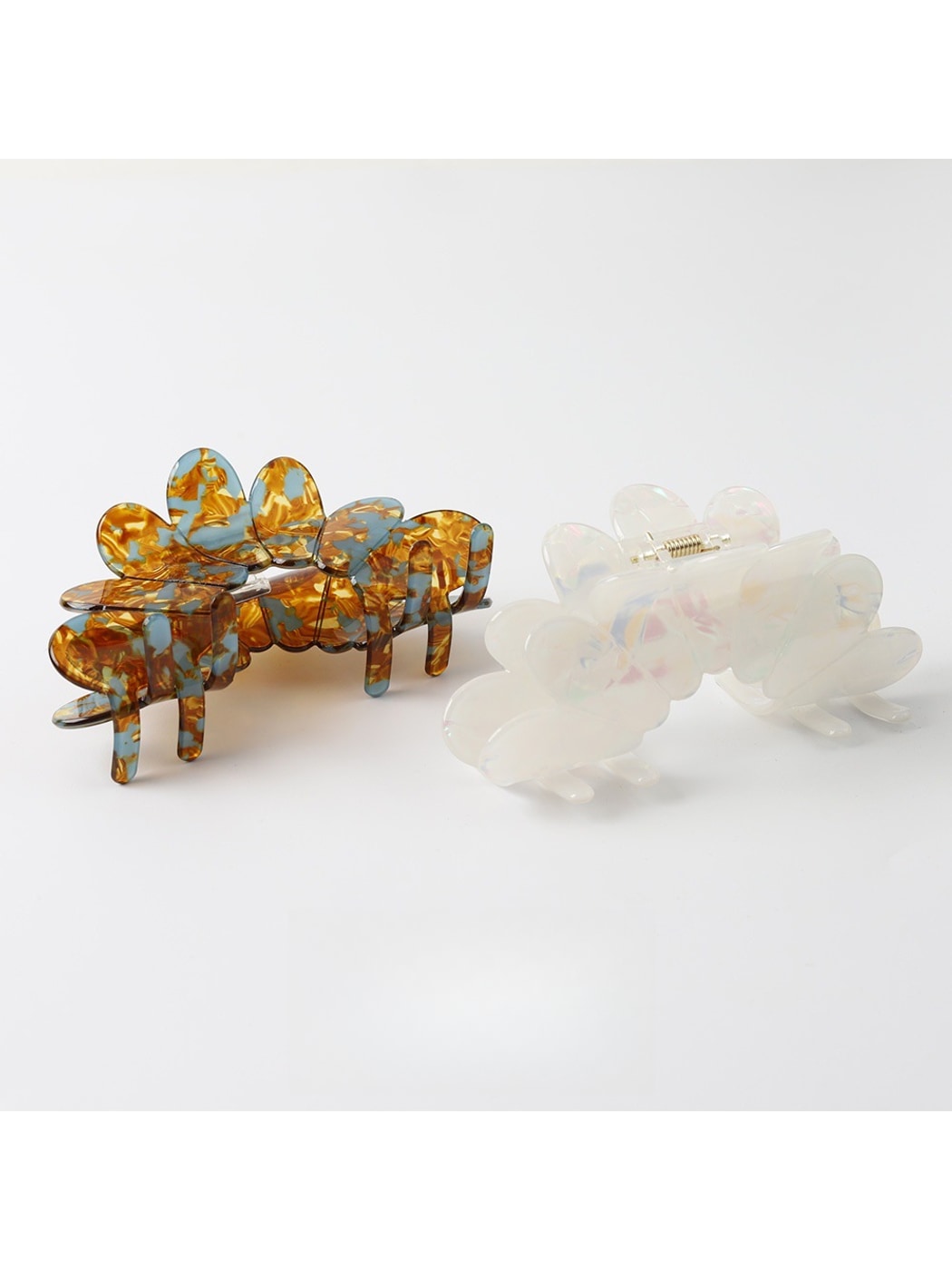 Beau - Flower Shape PVC Painted Finish Claw Clip