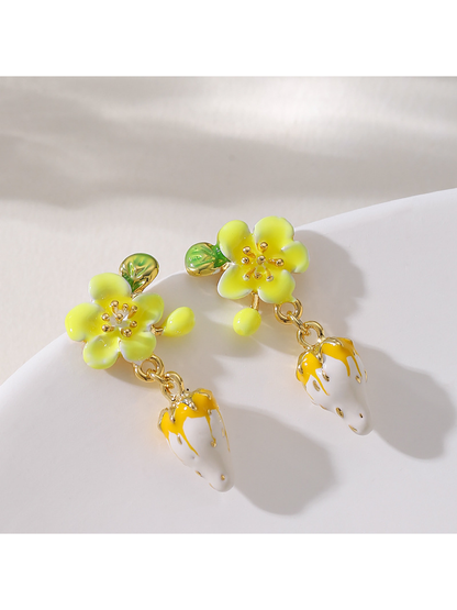 Earedge - Glossy Strawberry Floral Alloy Stud Earrings
