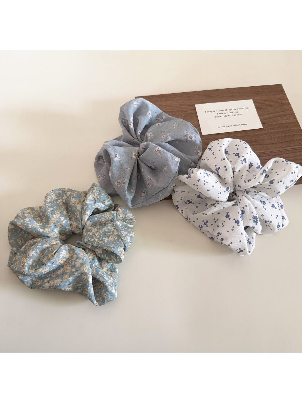 Gifty scrunchie displayed on a white background highlighting colors and texture