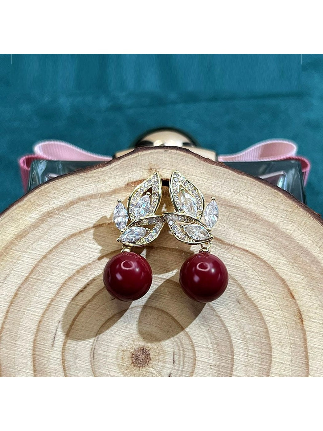 Earedge - Floral Leaf Design Decorative Stud Earrings