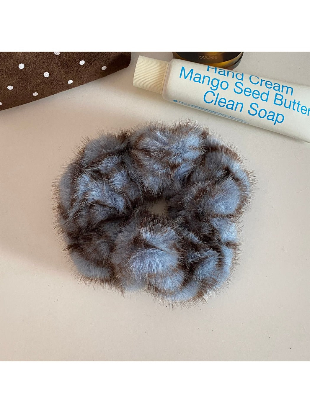 Gifty - Leopard Print Furry Scrunchies