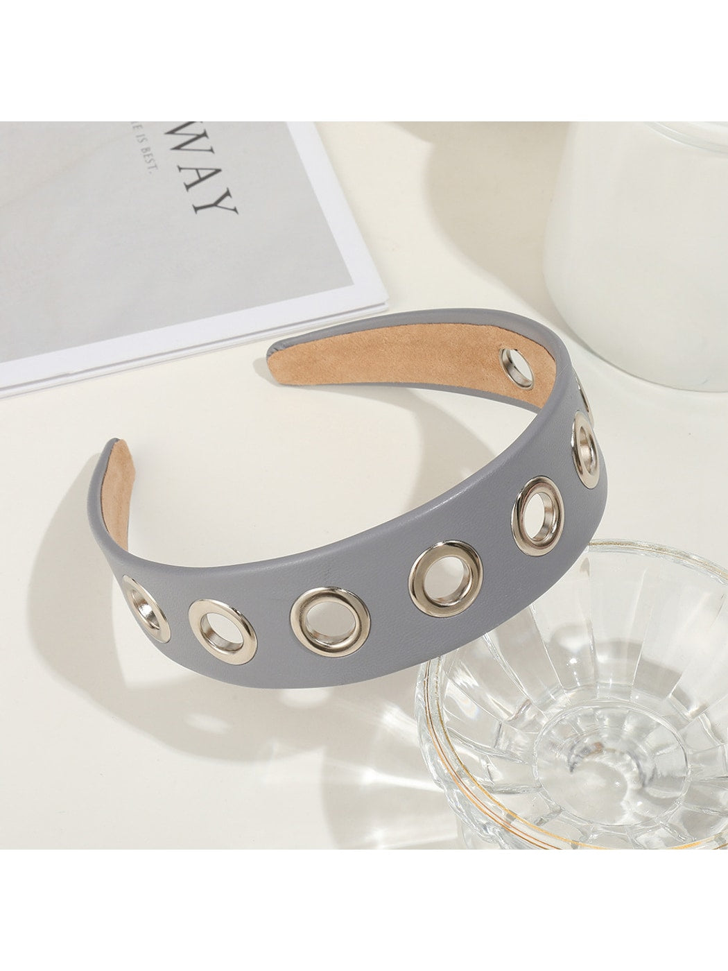 Gifty - Fashion PU Alloy Circle Accent Headband