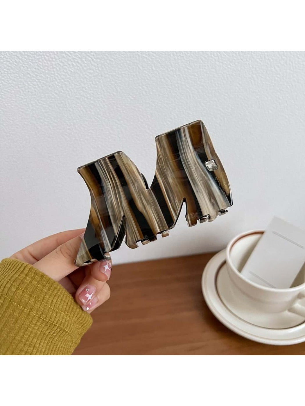Beau - Minimalist M Shaped Hair Claw Clip