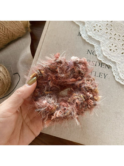 Gifty - Artistic Colored Yarn Hair Tie