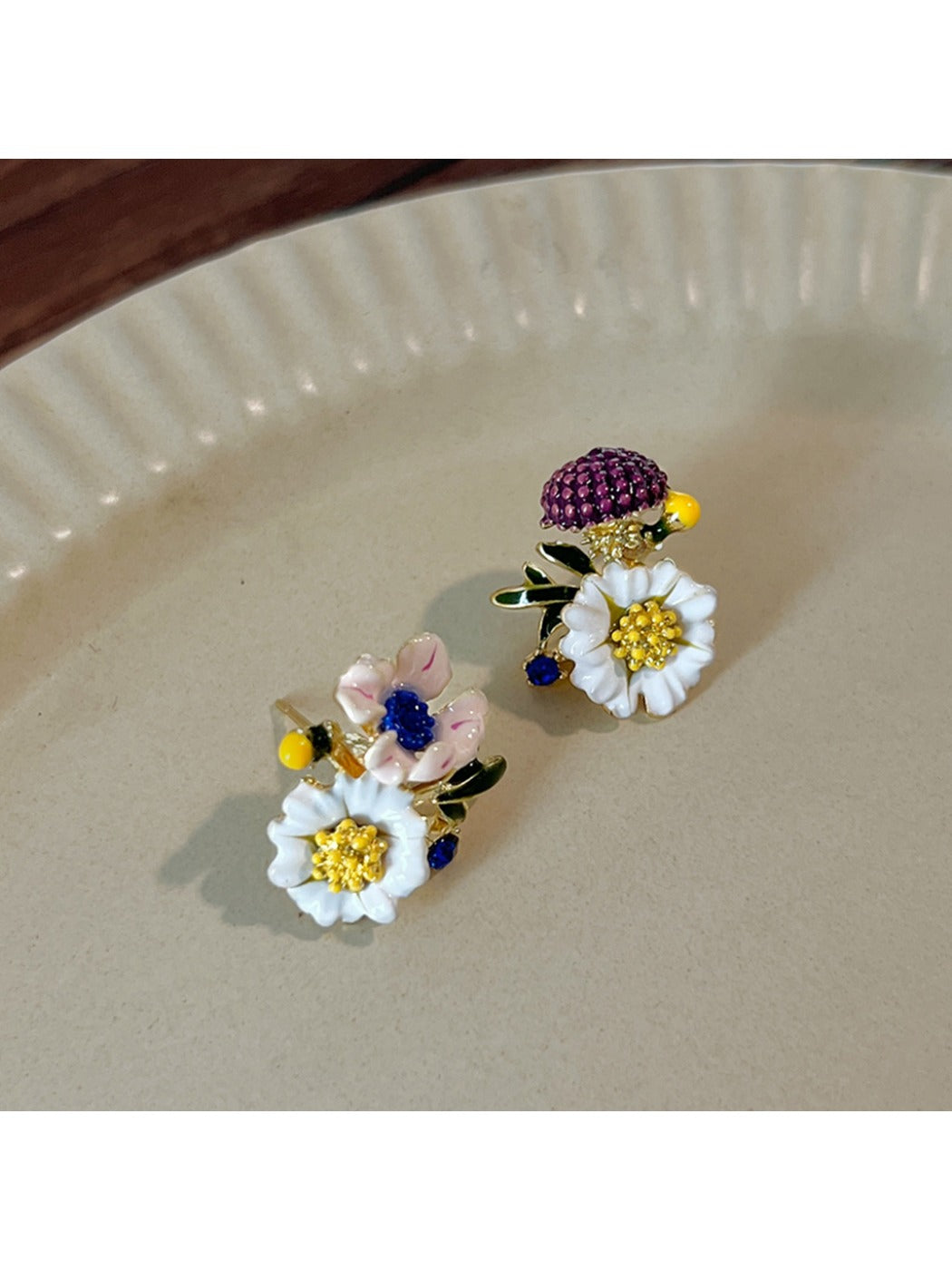 Earedge - Retro Floral Fashion Earrings