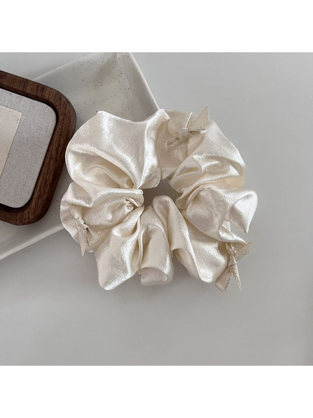 Gifty - Pearlescent Satin Bow Scrunchie