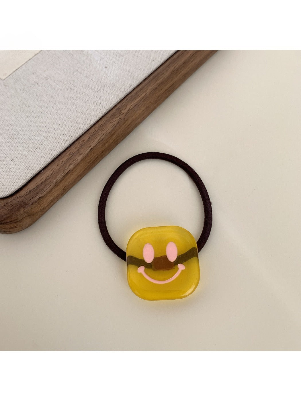 Gifty - Block Smiley Face Hair Tie