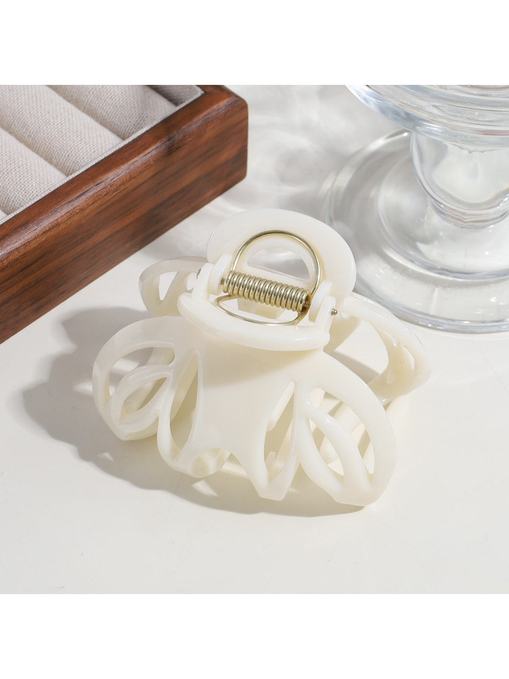 Beau - Hollow Pumpkin Shape Plastic Alloy Claw Clip