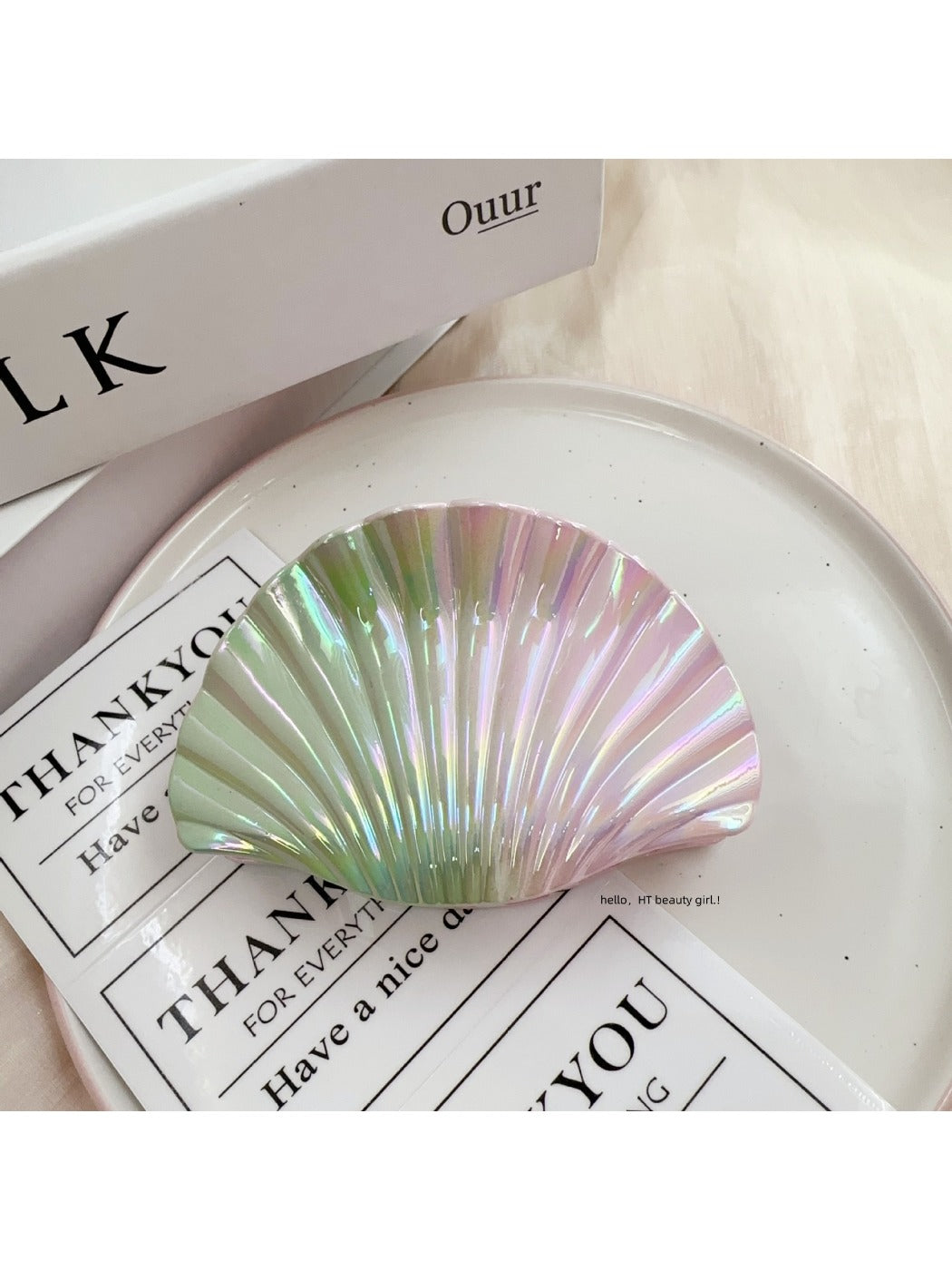 Beau - Elegant Shell Shaped Ombre Claw Clip