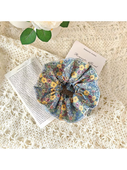 Gifty - Sweet Flower Print Fabric Scrunchie