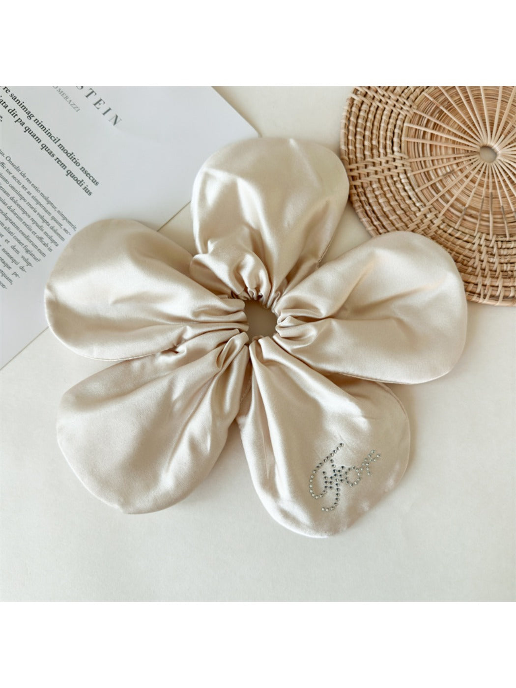 Gifty - Elegant Flower Hair Tie