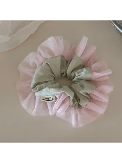 Gifty - Graceful Ruffled Edge Design Scrunchie