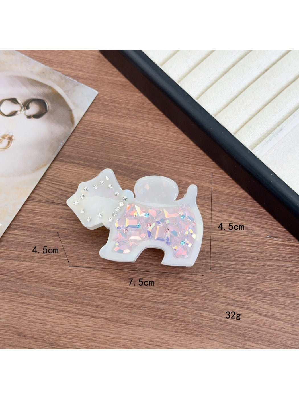 Side view of Beau geometric shark claw clip highlighting clip mechanism