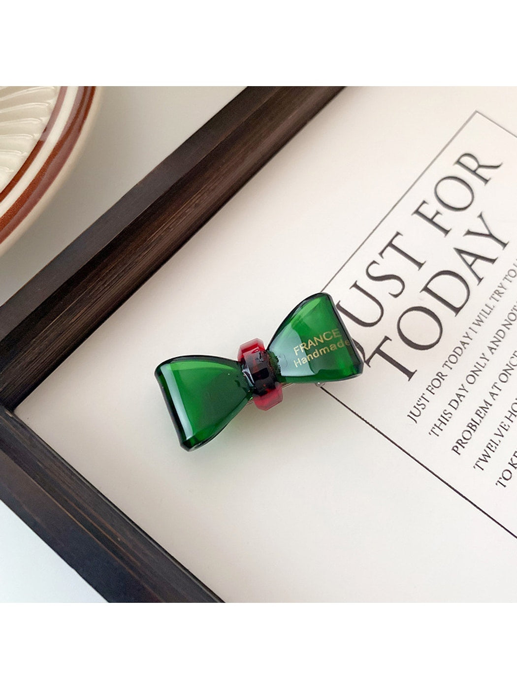 Beau - Glossy Acetate Fiber Bow Accent Hair Clip