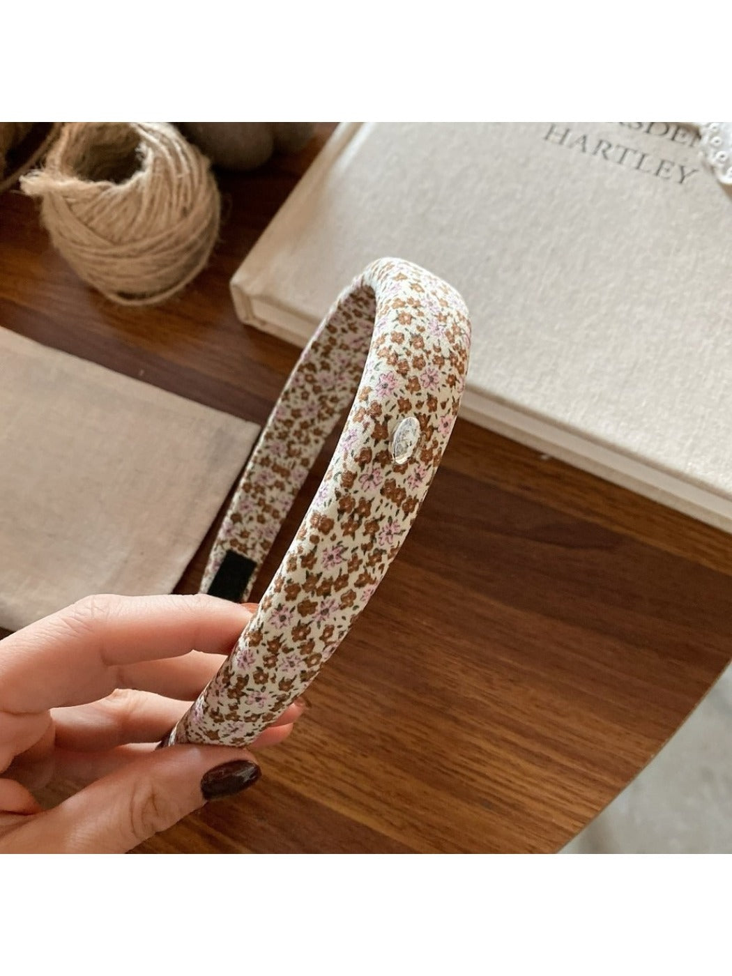 Gifty - Elegant Vintage Ditsy Floral Scrunchie