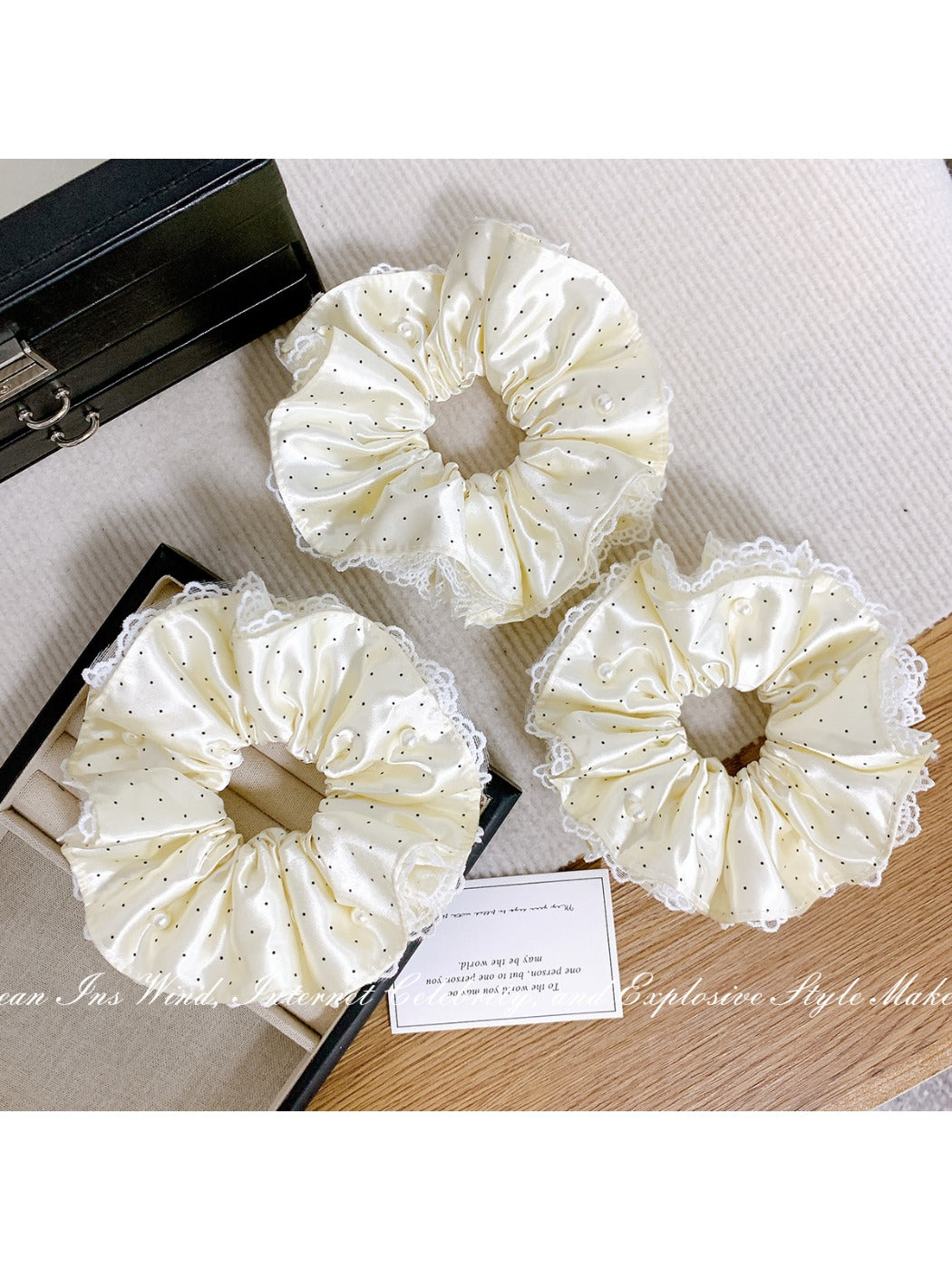 Gifty - Lace Polka Dot Hair Loop