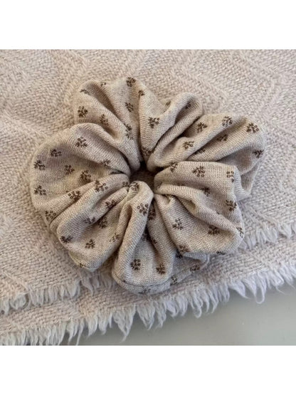 Gifty - Floral Knitted Scrunchie Hair Tie