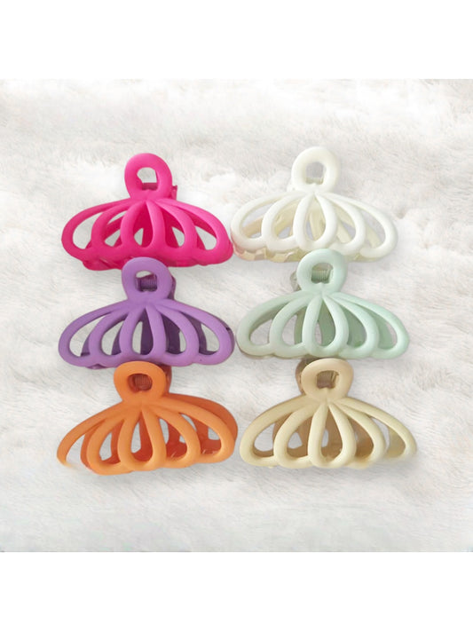 Beau - Hollow Fan Shape Plastic Hair Claw Clip