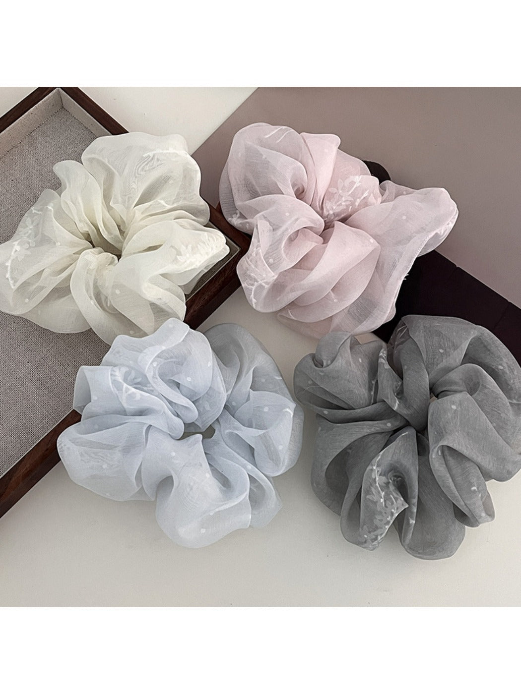 Gifty - Minimalist Solid Color Scrunchie
