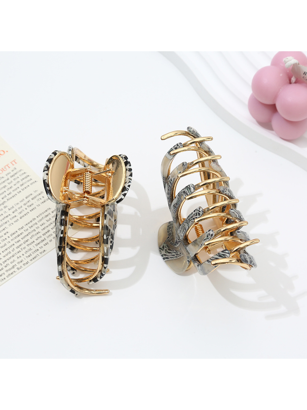 Beau - Chrysanthemum Shape Textured Hair Claw Clip