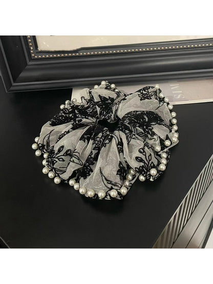 Gifty - Dark Colors Floral Patterned Scrunchie