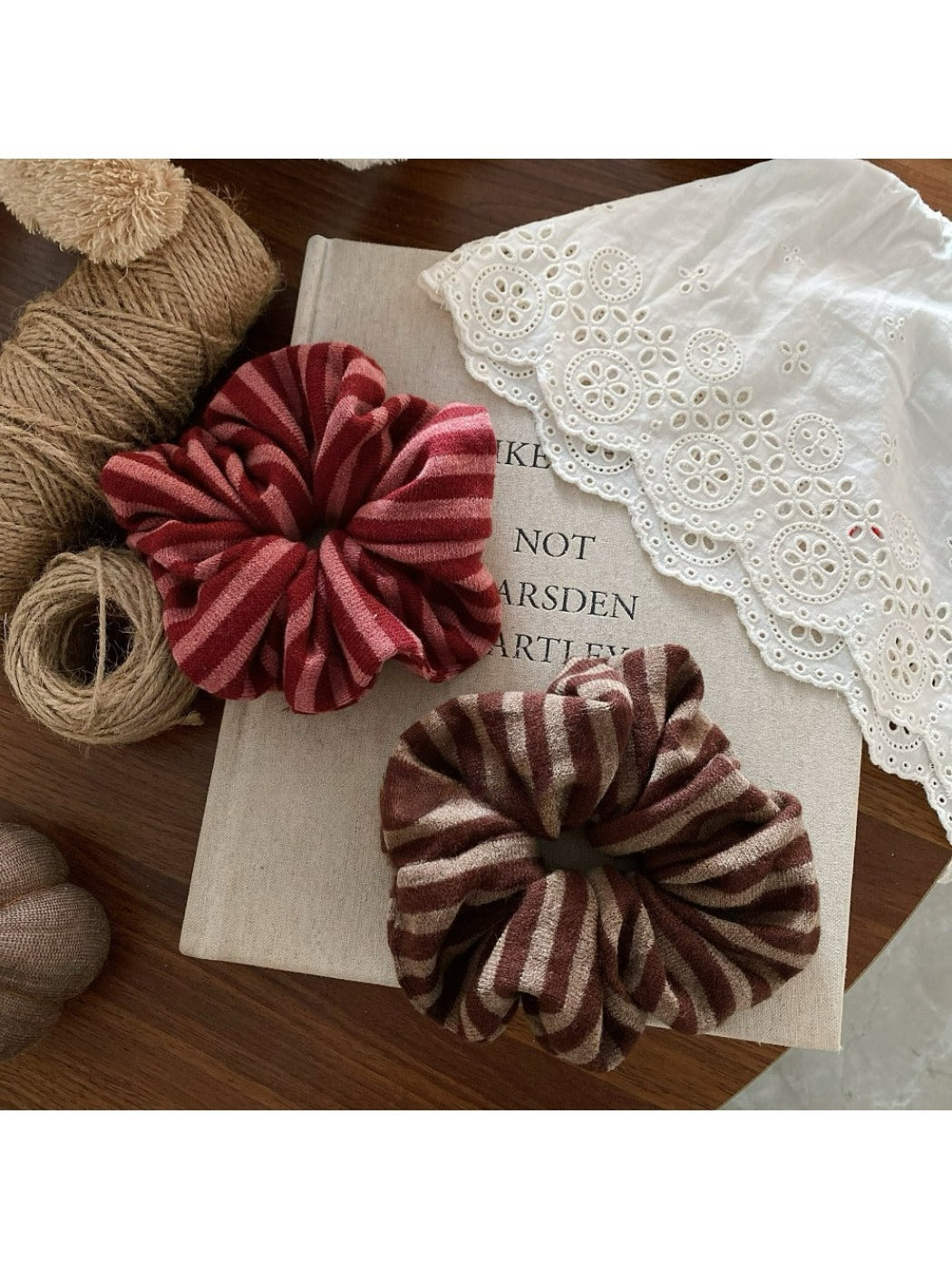 Gifty - Trendy Striped Scrunchie Hair Ties