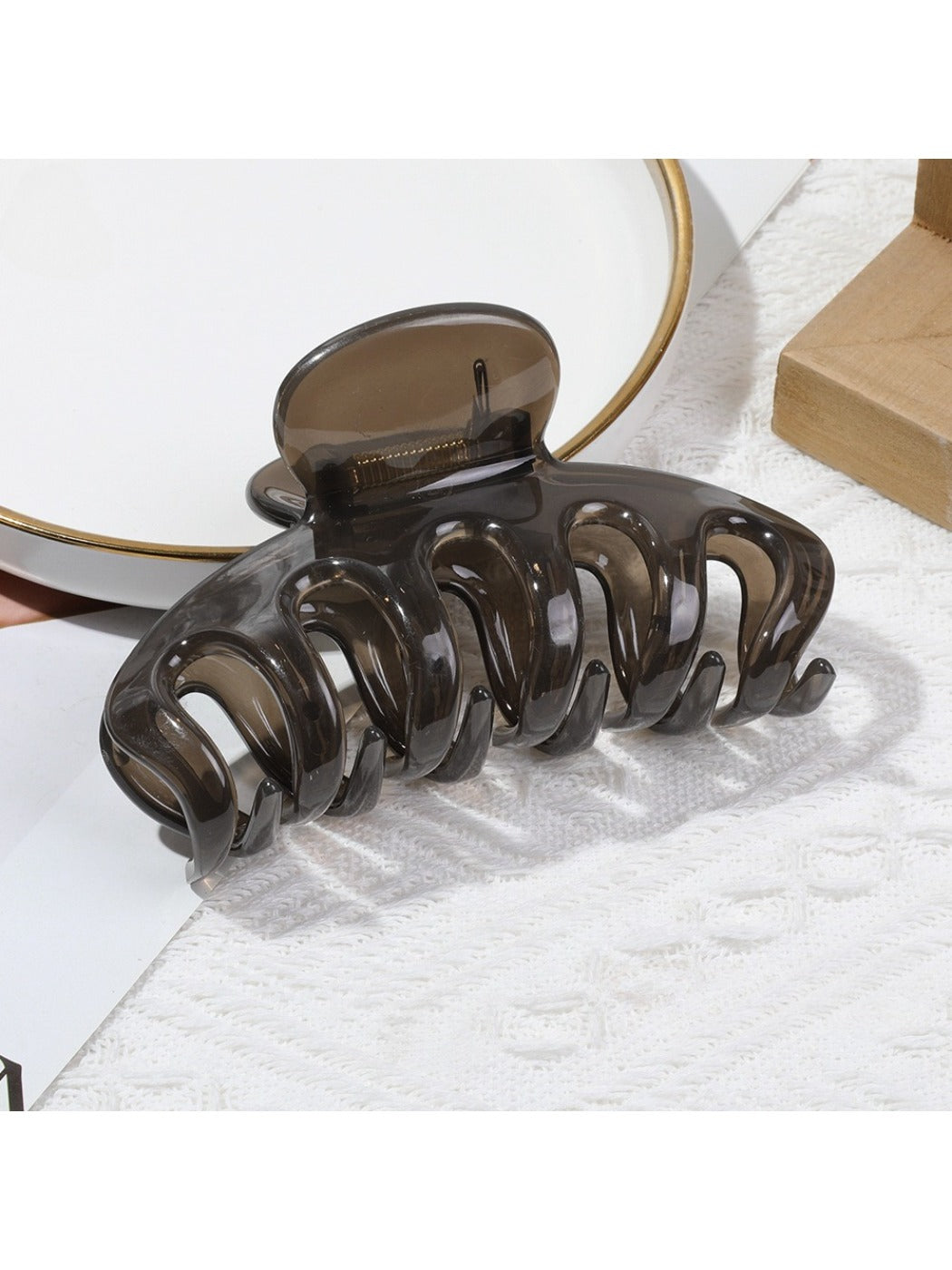 Beau - Minimalist Pumpkin Shaped Hair Claw Clip