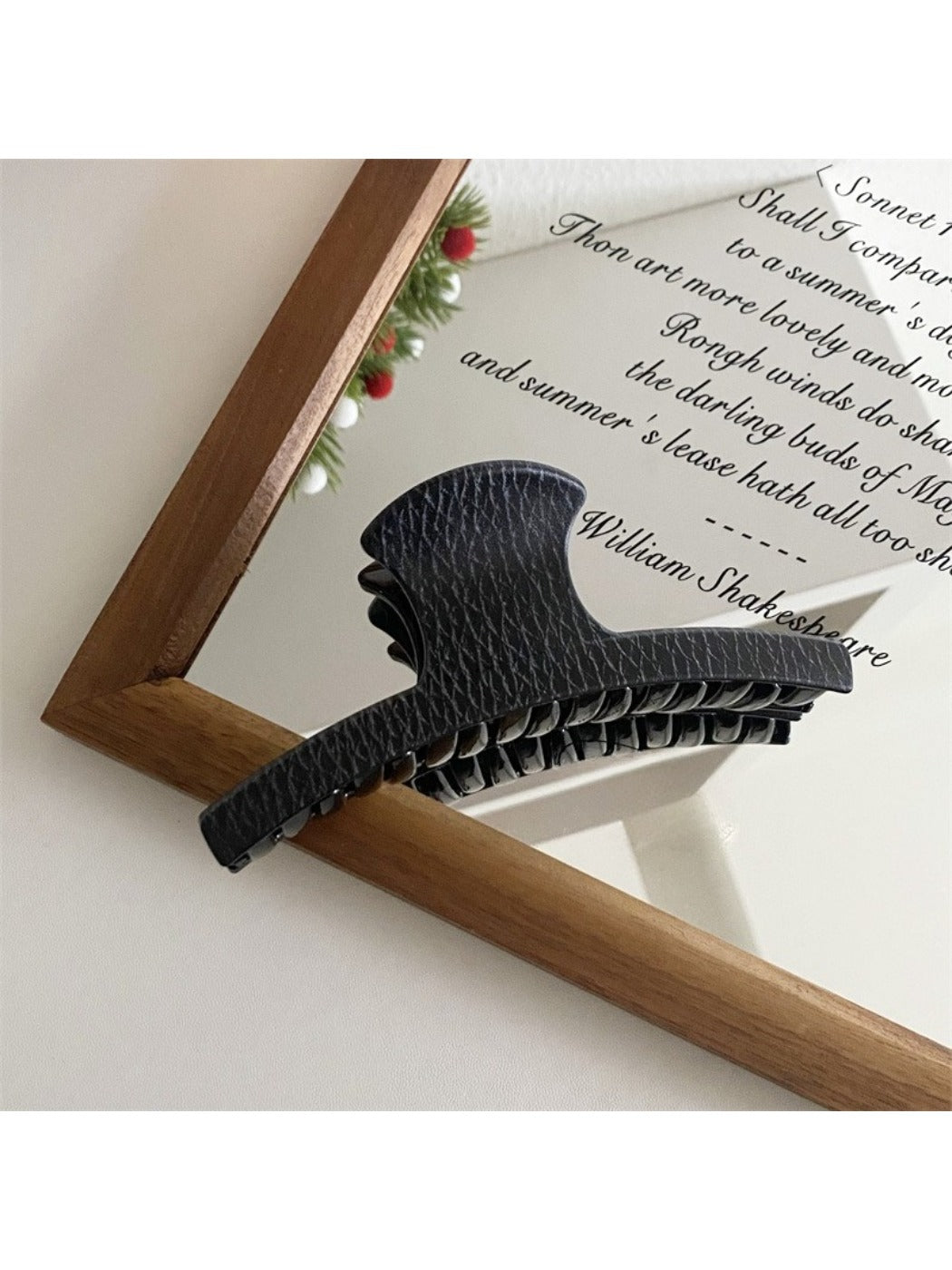 Beau - Elegant Black Claw Clip