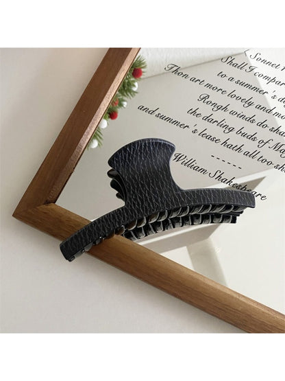 Beau - Elegant Black Claw Clip