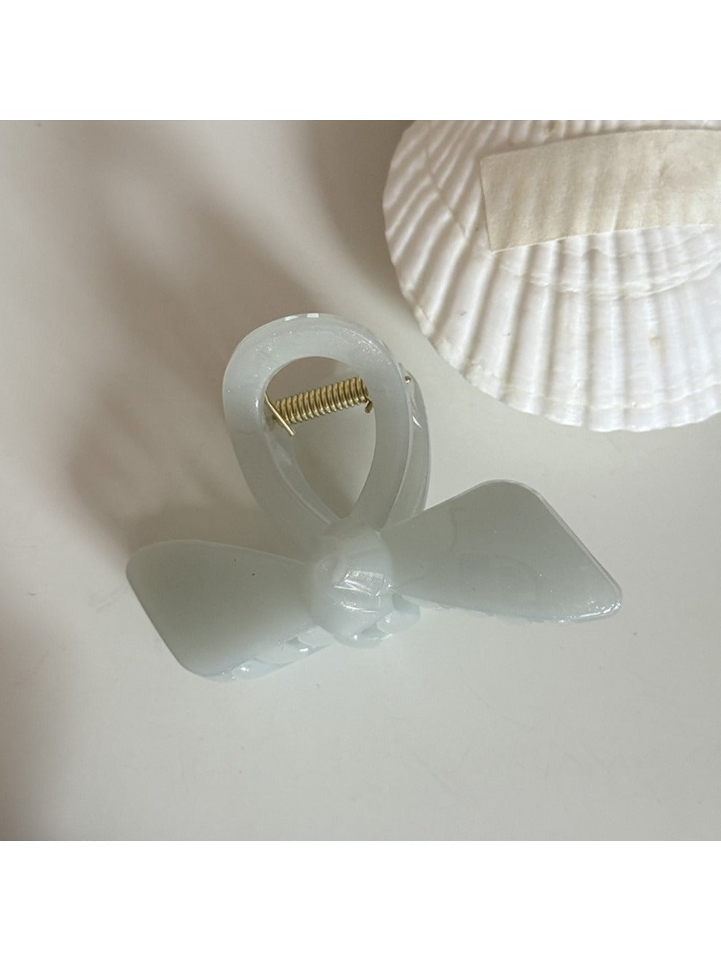 Beau - Solid Color Openwork Bow Shaped Claw Clip