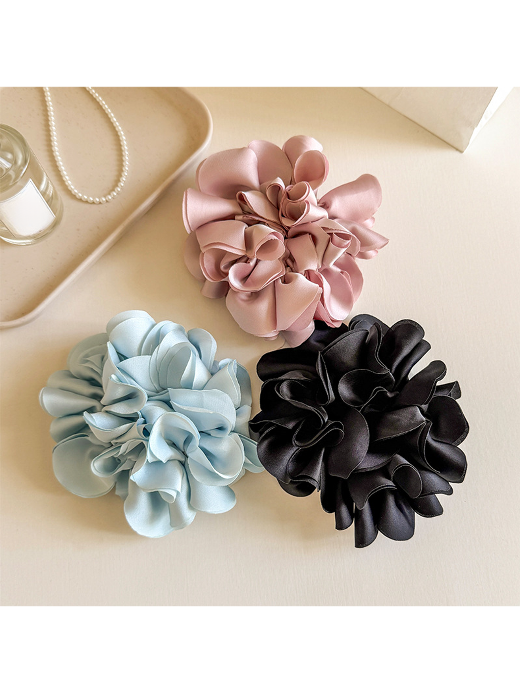 Gifty - Satin Flower Detail Polyester Scrunchie