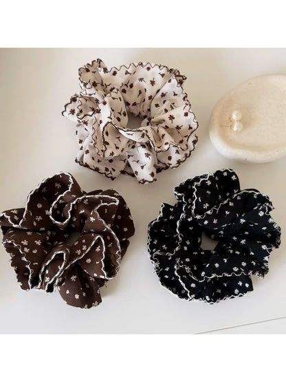 Gifty - Elegant Ditsy Floral Ruched Scrunchie