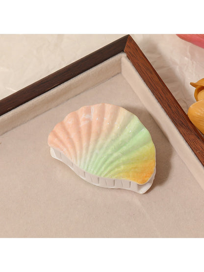 Beau - Minimalist Shell Shaped Hair Claw Clip