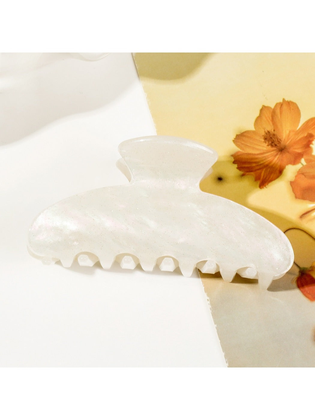 Beau - Trendy Acrylic Hair Clips