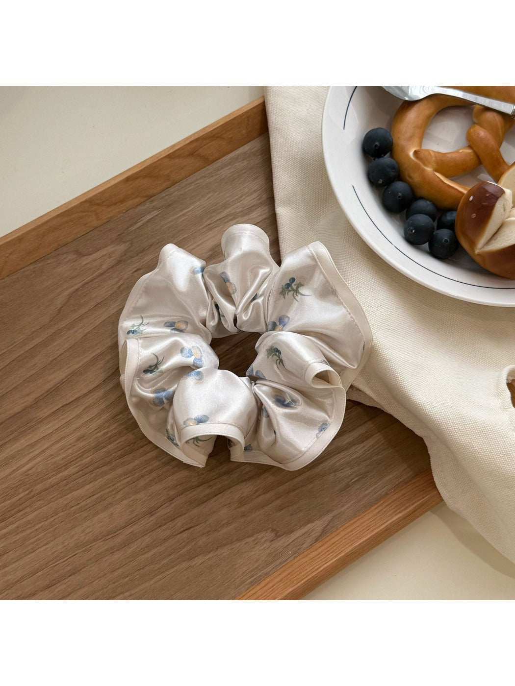 Gifty - Floral Print Satin Scrunchie