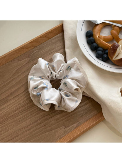 Gifty - Floral Print Satin Scrunchie
