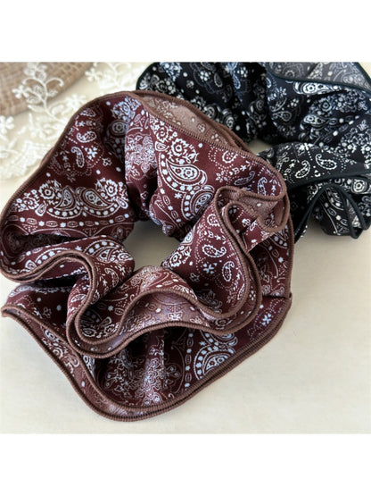 Gifty - Vintage Fabric Paisley Scrunchie