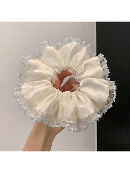 Gifty - Lace Trimmed Mesh Scrunchie