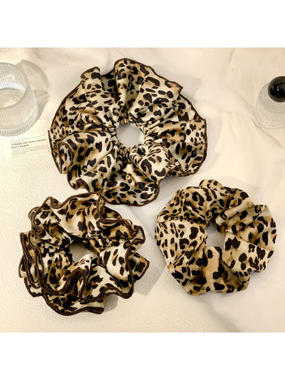 Gifty - Leopard Print Scrunchie Hair Ties